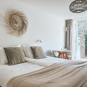 West 7 Apartment